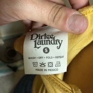 SM “DIRTEE LAUNDRY” T-SHIRT